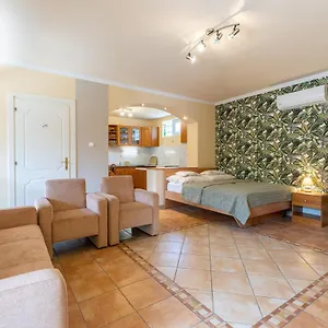 Apartman Aranyapartman 